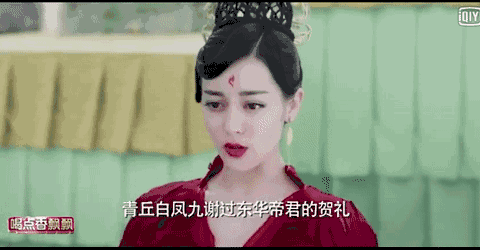 帝君一个人在庭院深深里站立,亘古以来的孤独,却因为腰间小小的红狐狸