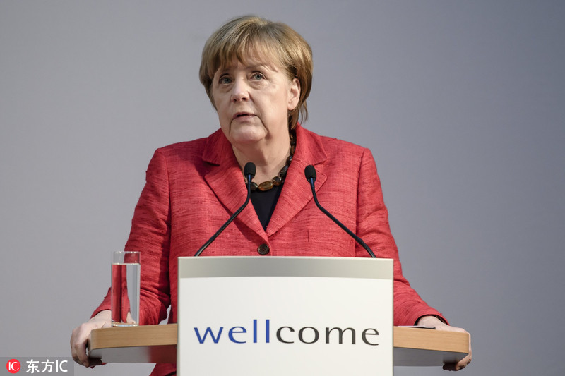 德国总理默克尔出席活动 逗娃秀母爱