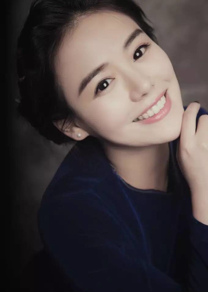 深夜美色 | 周冬雨,迪丽热巴,马思纯……当红小花硬照大比拼