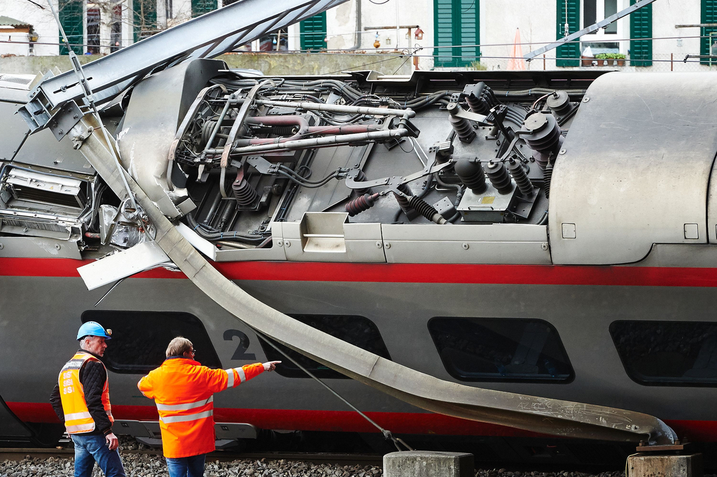 瑞士发生火车脱轨事故致７人受伤