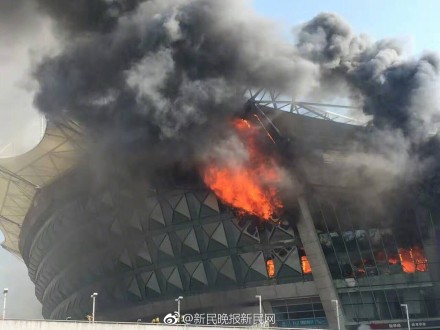 上海虹口足球场着火,现场正在处置暂无人员伤