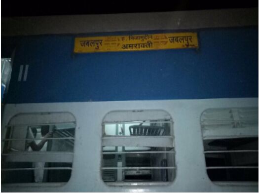 印度一个快速列车8节车厢出轨 已造成6人受伤