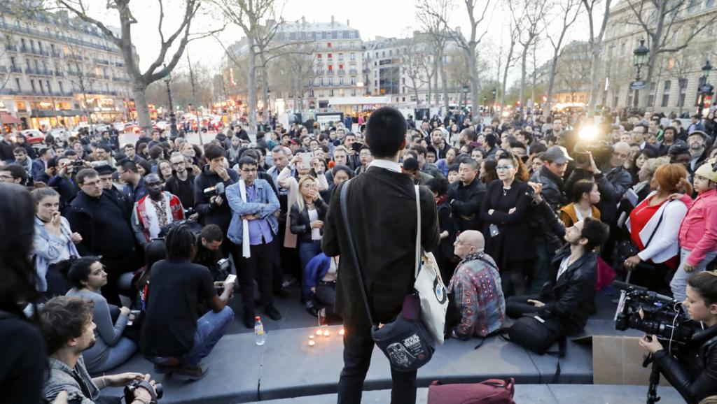 巴黎200人街头抗议华侨遭警察枪杀：醒醒吧！你们在这个国家仍受欺压