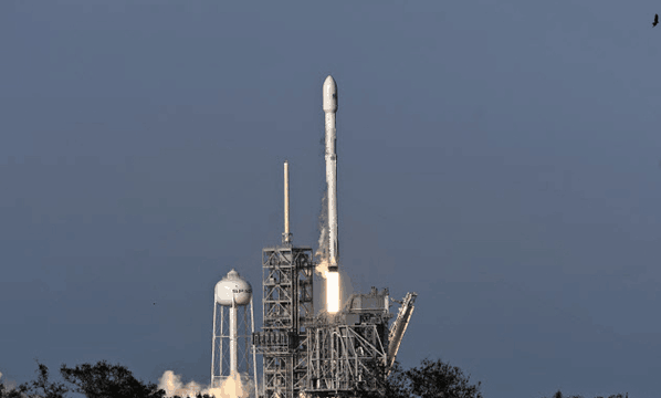 美国太空开发企业SpaceX成功实现火箭回收再利用