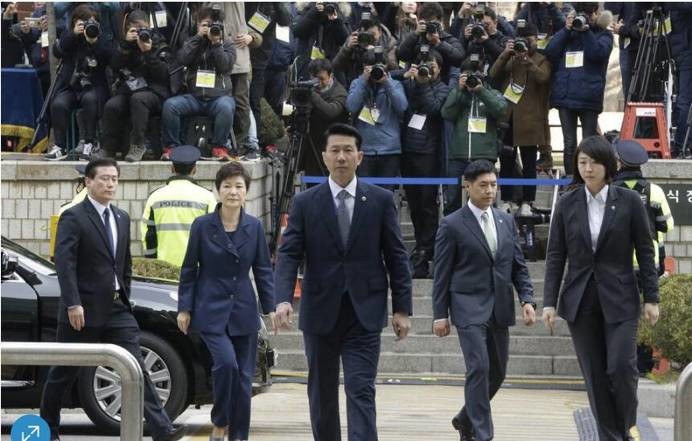 朴槿惠下狱！囚禁这个女人，韩国就能练成“民主神功”？