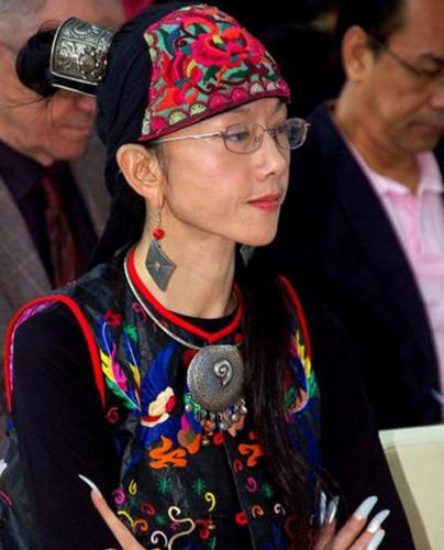 杨丽萍为跳舞一天吃两顿,削6根肋骨?