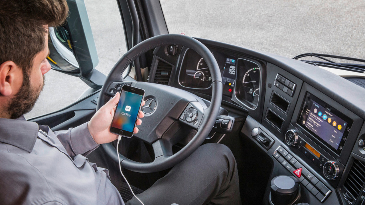 奔驰与斯堪尼亚卡车支持苹果CarPlay系统