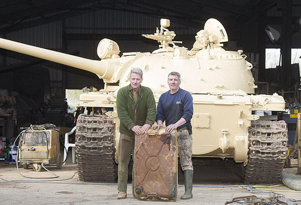 英军事爱好者在网购旧坦克中发现价值千万金条