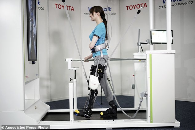 效仿钢铁侠 丰田推机械“腿”助瘫痪病人行走