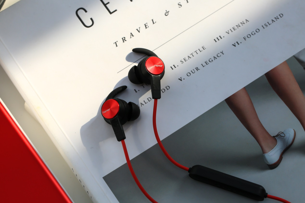 荣耀运动蓝牙耳机xSport魅焰红版首销 售299元