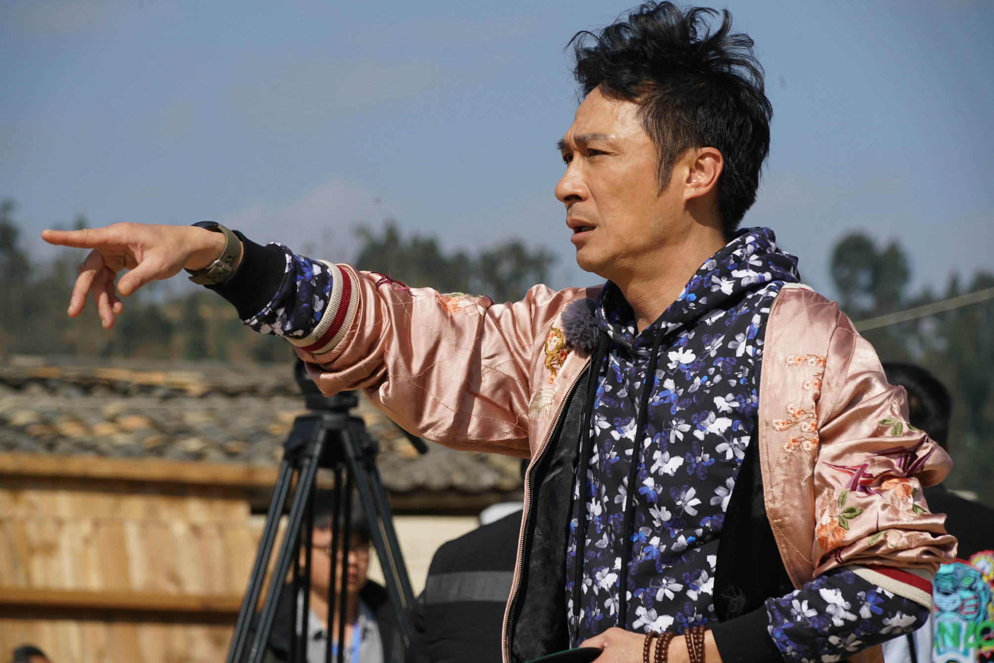 《闪亮的爸爸》温情收官 吴镇宇虔诚跪地许愿_娱乐_环球网