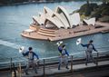 中国太极拳首次在悉尼海港大桥之巅开练 