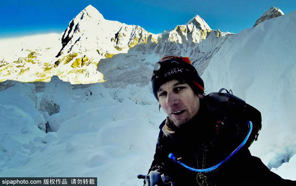 南非男子偷登珠峰攀上7000米 为逃票躲进山洞