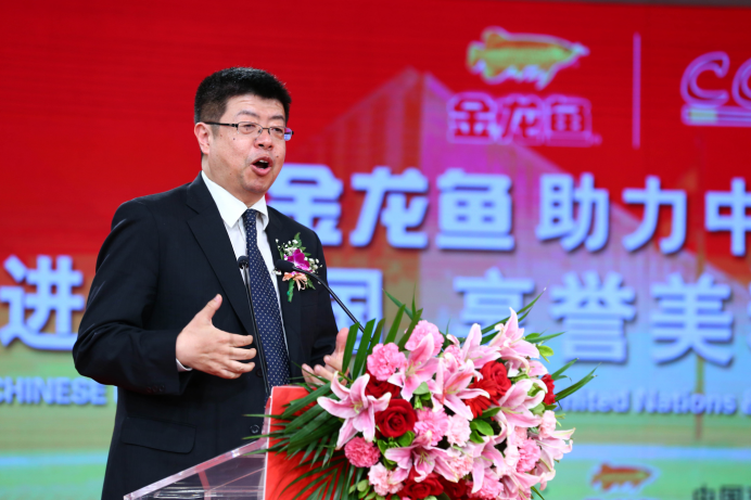 美国街头花式热议中国美食 洛杉矶市长对金龙鱼赴美表示欢迎