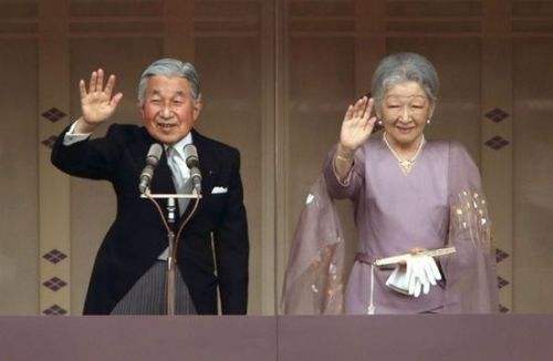 日本内阁通过允许天皇生前传位法案 将提交国会审议