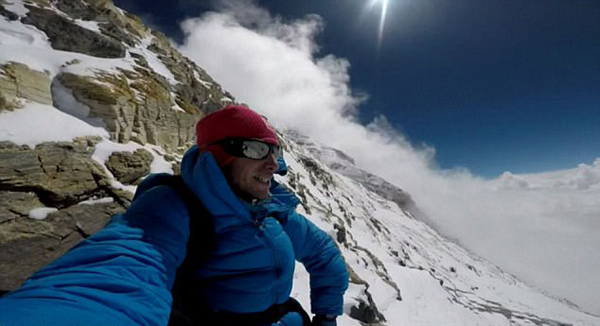 西班牙男子创最快登珠峰纪录 成首位“无氧”登山者