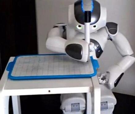 王俊凯林妙可张一一四大明星考生挑战高考机器人