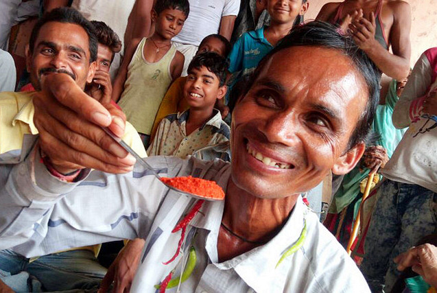 印度男子将辣椒当主食 一天吃6斤