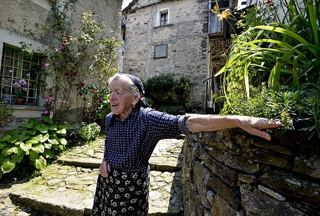 意南部村庄人口锐减 一村庄仅剩90岁老妇