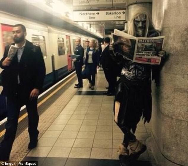 地铁里面总有奇怪的人出没图片