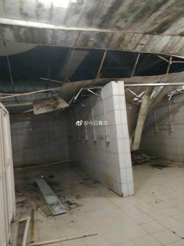 青岛工学院女生正洗澡浴池顶棚坍塌,校方:无人