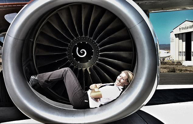 工作旅游两不误！瑞典美女飞行员晒环球世界靓照