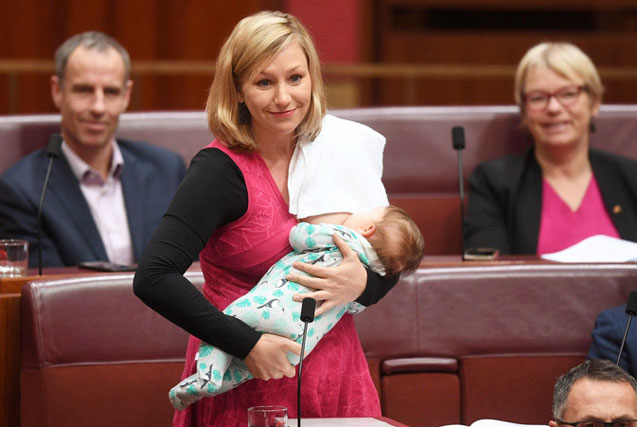 环球图片一周精选 澳女议员边哺乳边开会