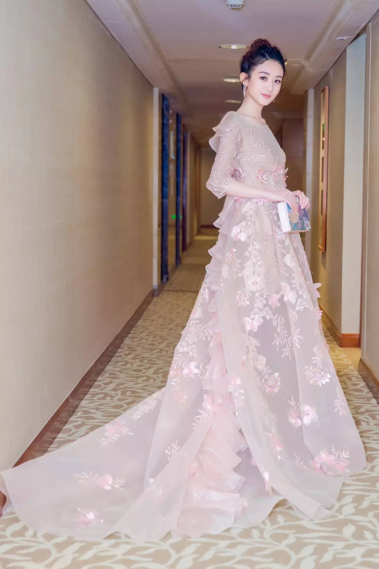 2020时尚芭莎派对 赵丽颖国产高定轻纱礼服 … - 堆糖，美图壁纸兴趣社区