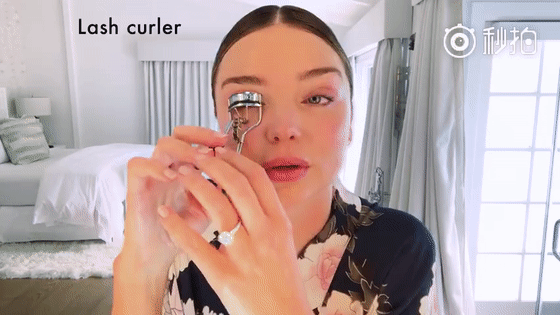 原来米兰达·可儿 (miranda kerr)是一个隐藏的美妆博主!