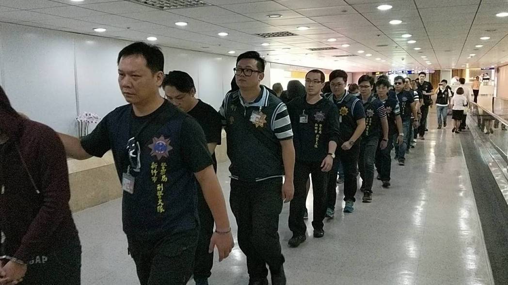 18名台籍诈骗犯罪嫌疑人从泰国押解回台