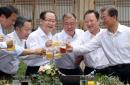 文在寅在青瓦台召开座谈会 与八大企业家“把酒言欢”