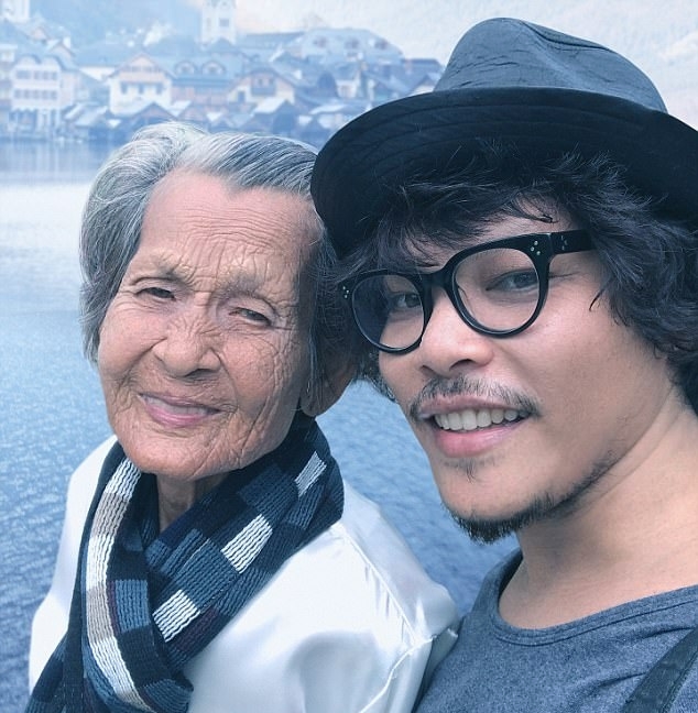 暖心！泰国男子P图带母亲环球旅行