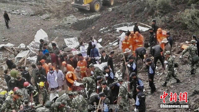 青海玛沁发生山体滑坡9人被埋 已确定3人遇难
