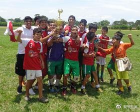 足球世家的足球梦!走进玻利维亚塔维奇足球学校