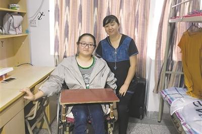 学校拆门框接瘫痪女生