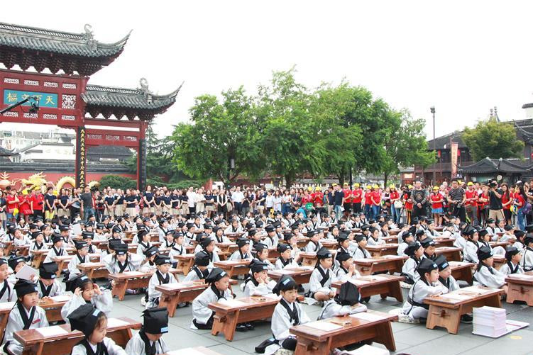 小学新生写“人”字