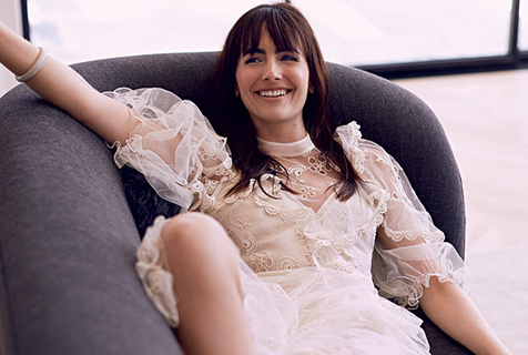 美国女星卡米拉·贝勒登杂志