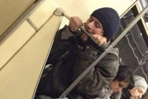 地铁总是有那么多奇怪的人