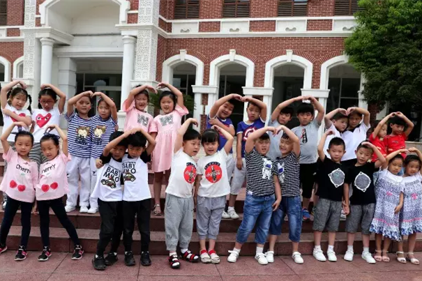 小学共有37对双胞胎 网友：和老师玩连连看？