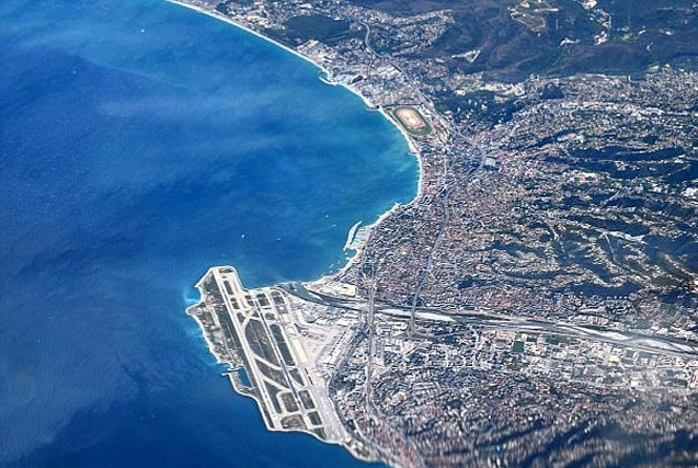 英飞行员驾驶舱拍下壮丽美景令人赞叹