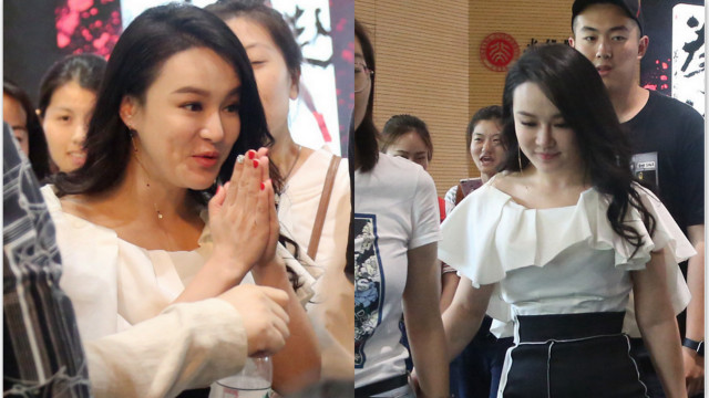 冉莹颖鱼尾裙性感现身