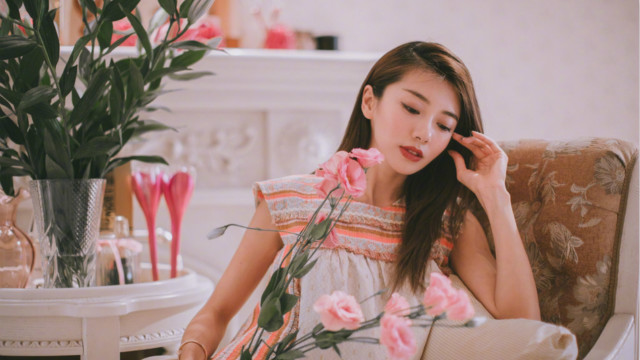 郑恺女友程晓玥美艳显名媛气质