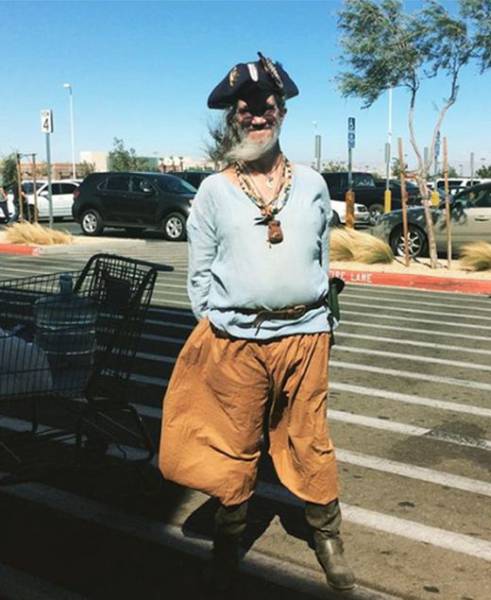 沃尔玛可以说是怪咖聚集地了 沃尔玛可以说是怪咖聚集地了图片