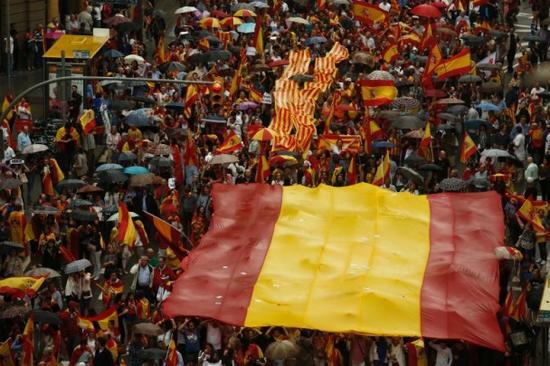 加泰罗尼亚独立公投遭民众抗议:捍卫西班牙统