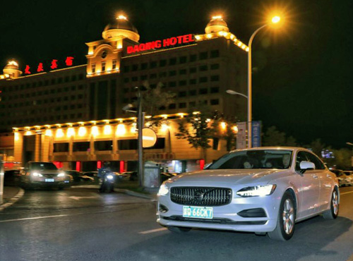 月满大庆城:一家豪华汽车制造商与一座城市的