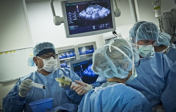 美医生为胎儿做脊椎裂手术或将造福上千患儿