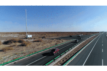 航拍:驰骋在京新高速的环球小姐姐们