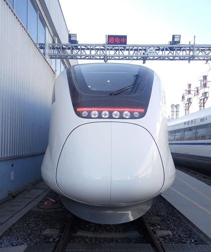 北京市郊铁路城市副中心线首列CRH城际动车