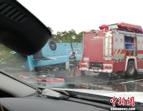 广河高速19死31伤事故调查报告公布 4人被追