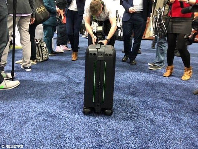 CES2018: 智能自动跟随行李箱 可面部识别